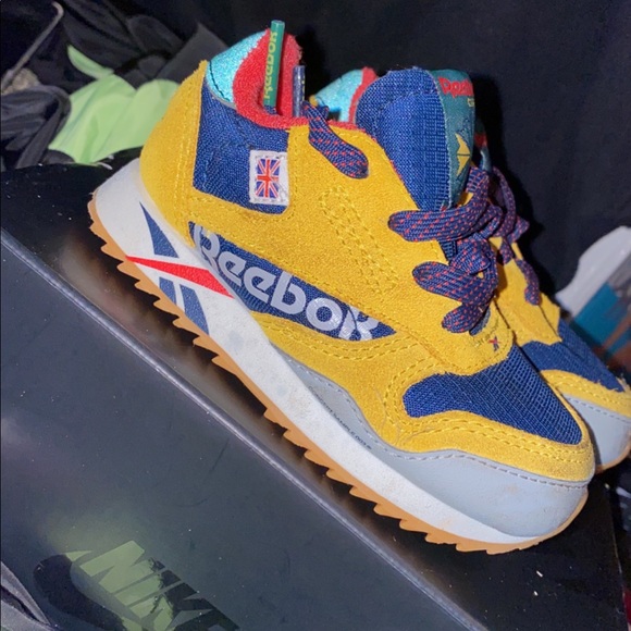 Kids Reebok - Picture 2 of 3